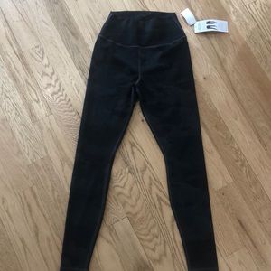 “Brand New” Alo Black Camo Leggings!  Size Large